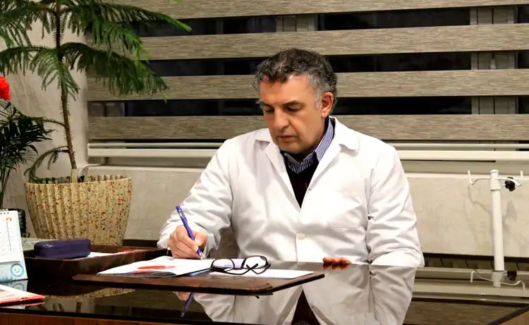 دکتر منصور توفیقی متخصص گوش، حلق، بینی و جراح پلاستیک بینی در تهران